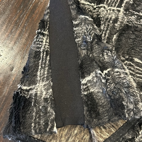 Plaid BCBG Black and Cream Women's Short Sleeved Top - Picture 7 of 9